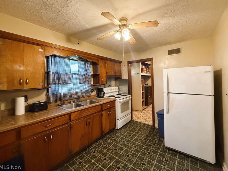 289 Edward Avenue, Barberton, OH 44203 Photo 9