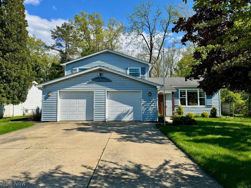 132 Hillcrest Lane , Elyria, OH 44035 Photo 2