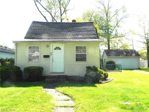 225 Fay Avenue , Avon Lake, OH 44012