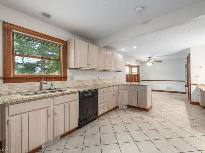 32530 Lake Road , Avon Lake, OH 44012 Photo 14