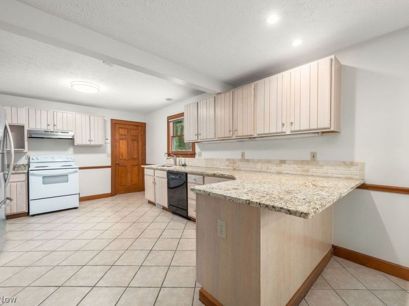 32530 Lake Road , Avon Lake, OH 44012 Photo 15