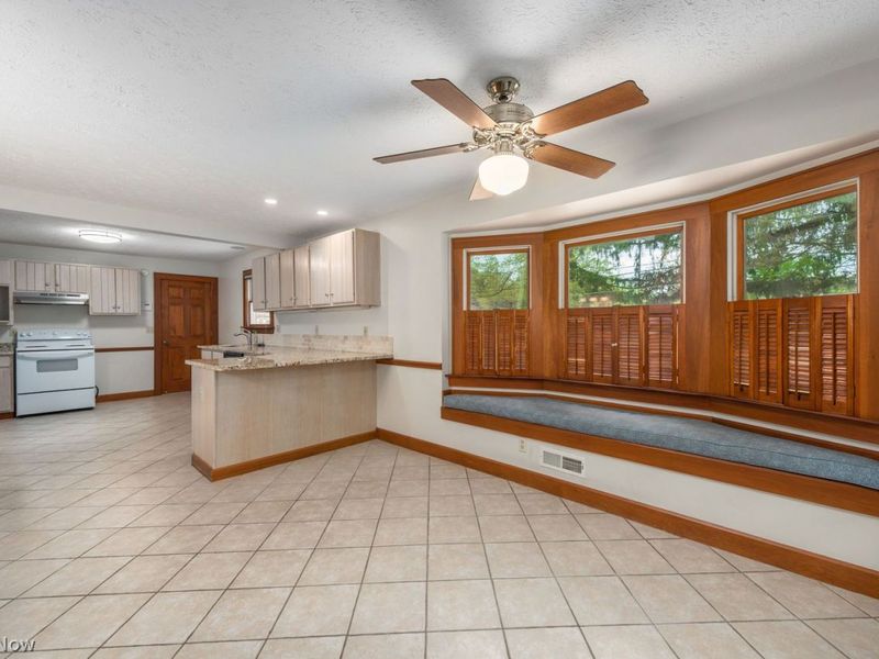 32530 Lake Road , Avon Lake, OH 44012 Photo 17