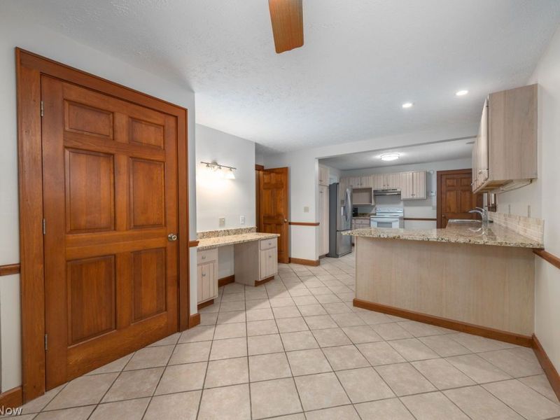32530 Lake Road , Avon Lake, OH 44012 Photo 18