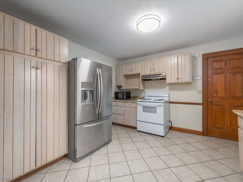 32530 Lake Road , Avon Lake, OH 44012 Photo 19
