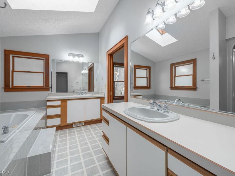 32530 Lake Road , Avon Lake, OH 44012 Photo 46