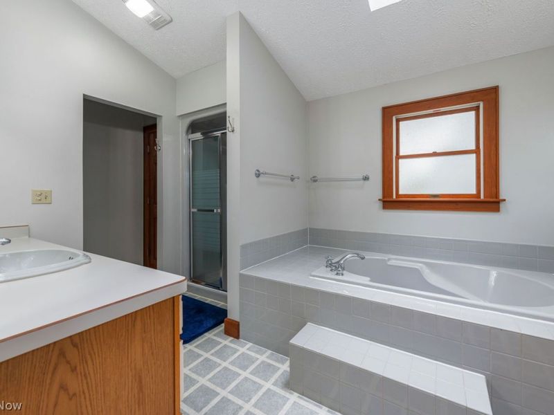 32530 Lake Road , Avon Lake, OH 44012 Photo 47