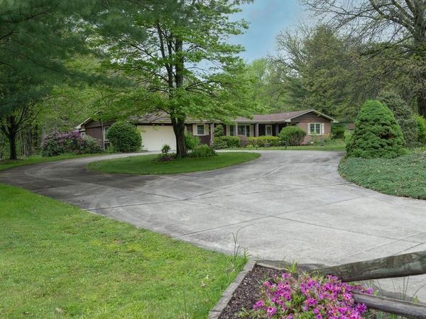 111 Patricia Dr, Beaver Falls, PA 15010
