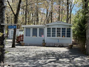 121 Navajo Lane , Shohola, PA 18458
