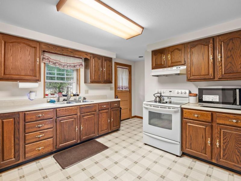 2132 E Cole Road, Fremont, OH 43420 Photo 11