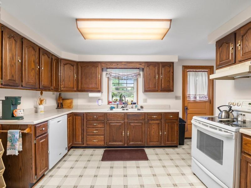 2132 E Cole Road, Fremont, OH 43420 Photo 12