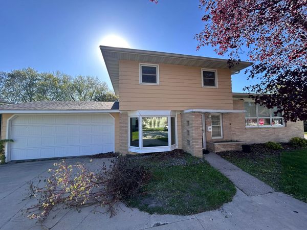 420 5th Street SW, Plainview, MN 55964