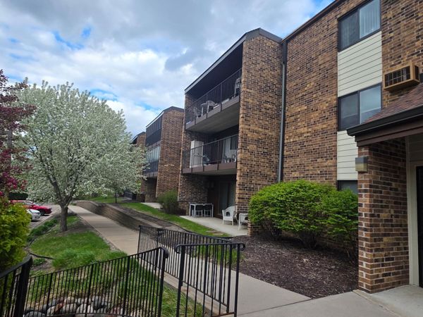 35 Nathan Lane N, Unit 325, Plymouth, MN 55441