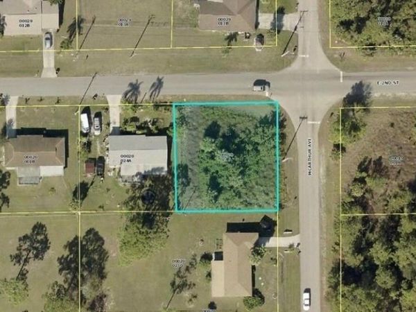 2706 E 2nd ST , LEHIGH ACRES, FL 33936