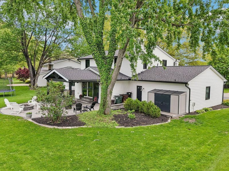 908 Colony Way , Columbus, OH 43235 Photo 3