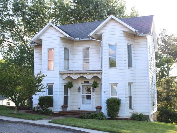 15 W South Street , Thornville, OH 43076