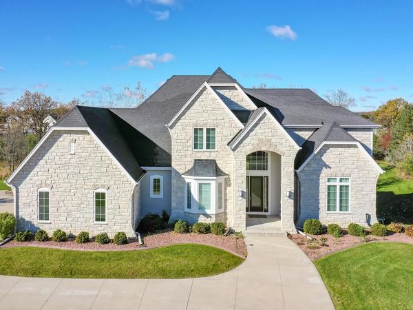 19955 Bradon TRAIL, Brookfield, WI 53045