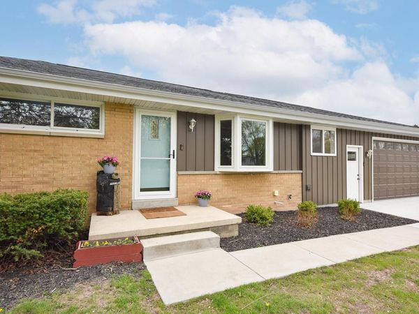 111 Middle ROAD, Belgium, WI 53004