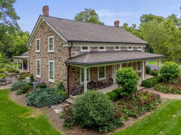 11533 Parkview DRIVE, Mequon, WI 53092