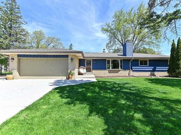 15860 Brookhill DRIVE, Brookfield, WI 53005