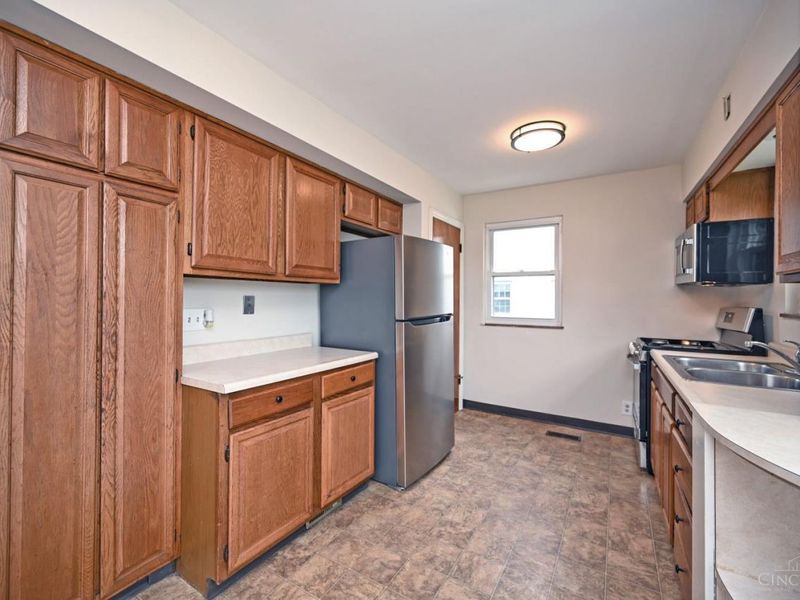 178 E Crest Drive, Reading, OH 45215 Photo 13