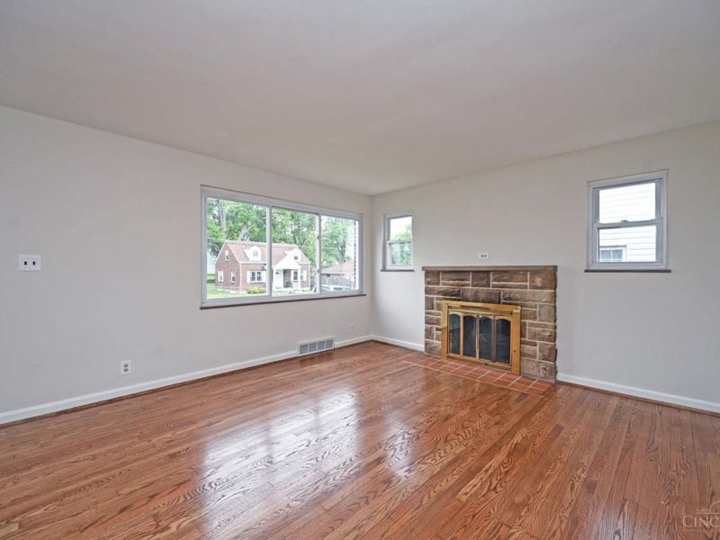178 E Crest Drive, Reading, OH 45215 Photo 5