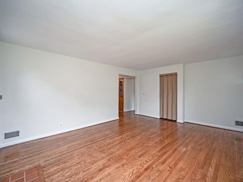 178 E Crest Drive, Reading, OH 45215 Photo 8