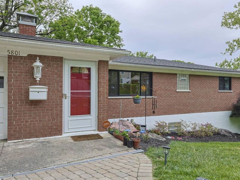 5801 Maphet Street, Columbia Twp, OH 45227 Photo 4