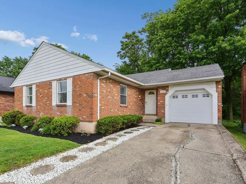 1278 Sanborn Court, Reading, OH 45215 Photo 2