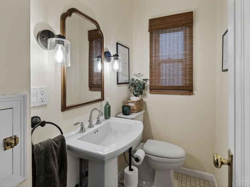 3846 Drakewood Drive, Cincinnati, OH 45209 Photo 17