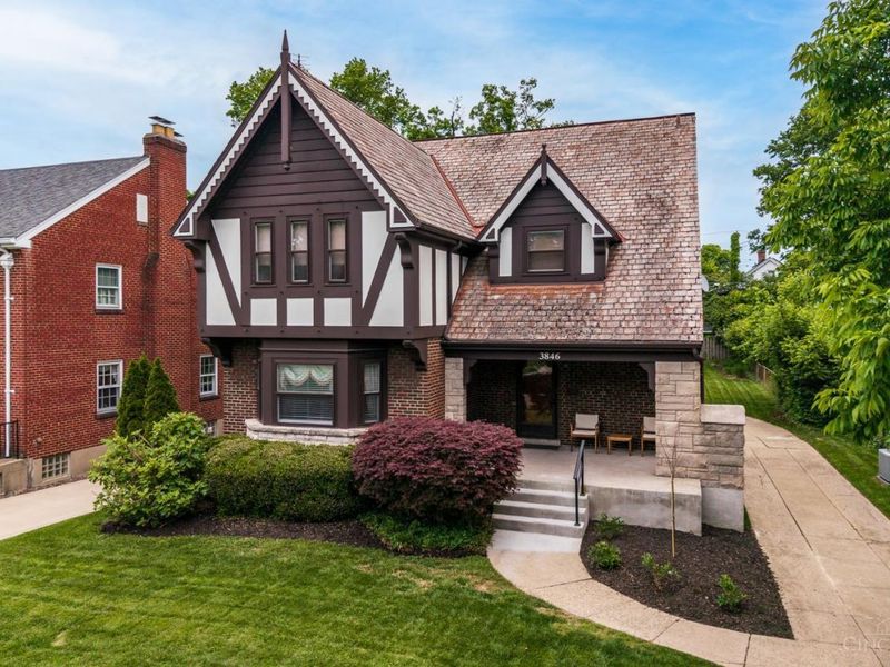 3846 Drakewood Drive, Cincinnati, OH 45209 Photo 2