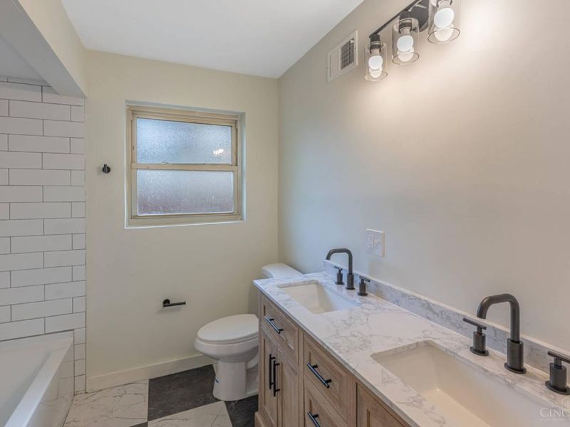 6481 Devonwood Drive, Cincinnati, OH 45224 Photo 10