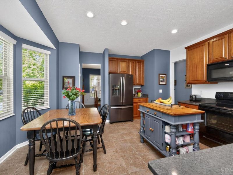 218 Heffron Circle, Hamilton Twp, OH 45039 Photo 10