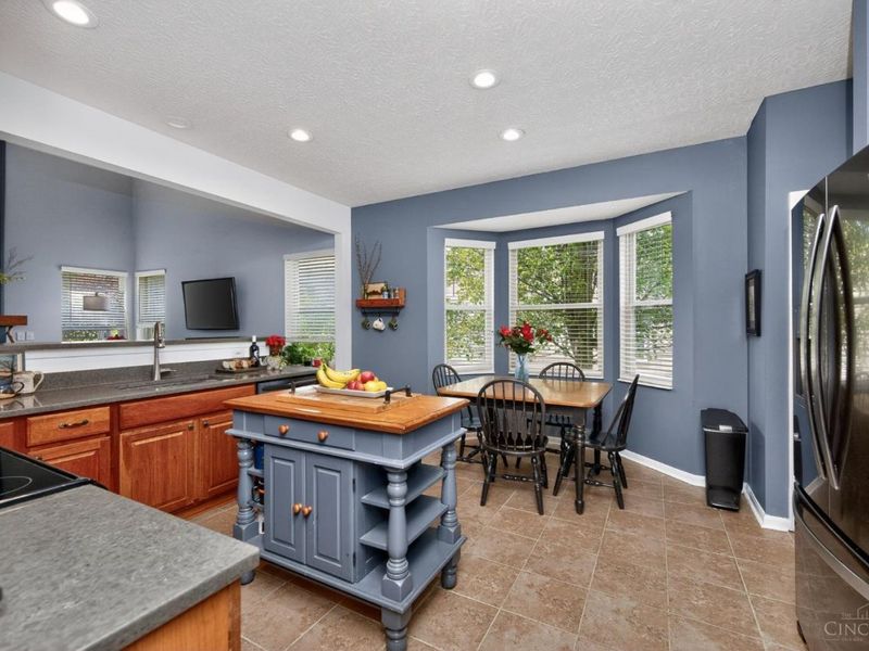 218 Heffron Circle, Hamilton Twp, OH 45039 Photo 12