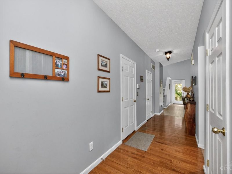 218 Heffron Circle, Hamilton Twp, OH 45039 Photo 6