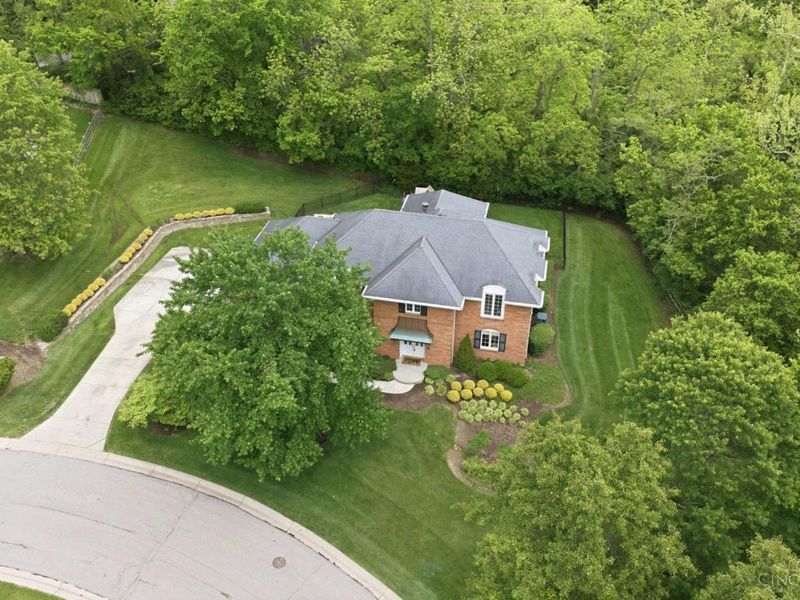 9486 Oakhurst Court, Blue Ash, OH 45241 Photo 2