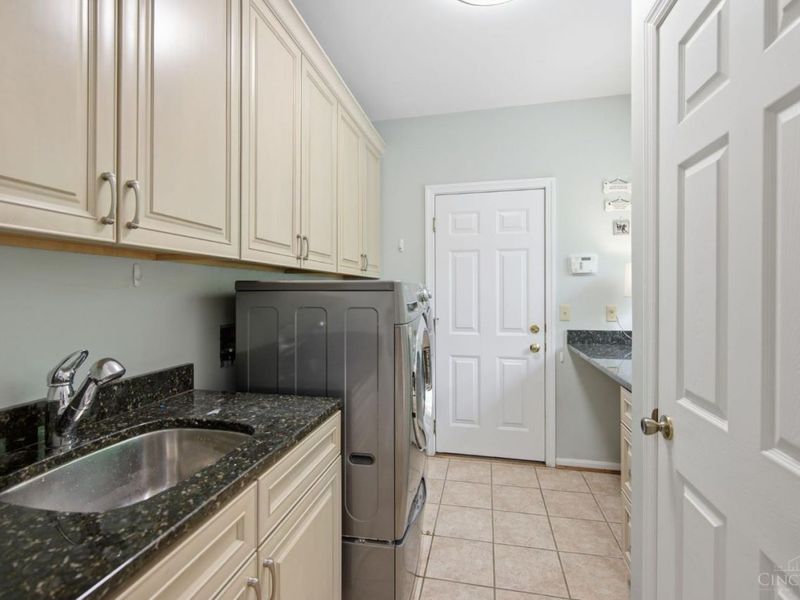 9486 Oakhurst Court, Blue Ash, OH 45241 Photo 29