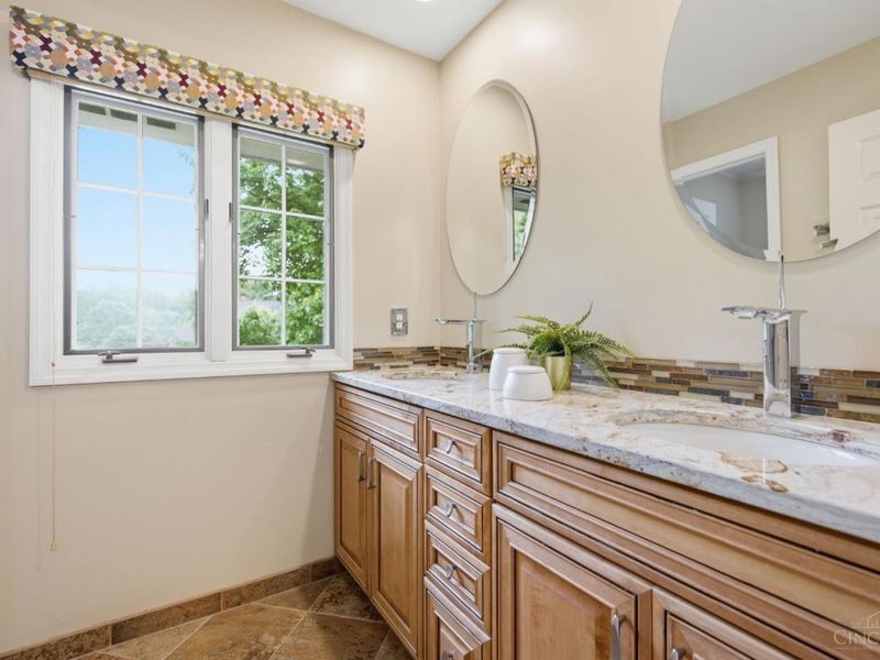 9486 Oakhurst Court, Blue Ash, OH 45241 Photo 42