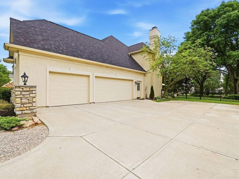 8623 Old Stone Court, Montgomery, OH 45249 Photo 6