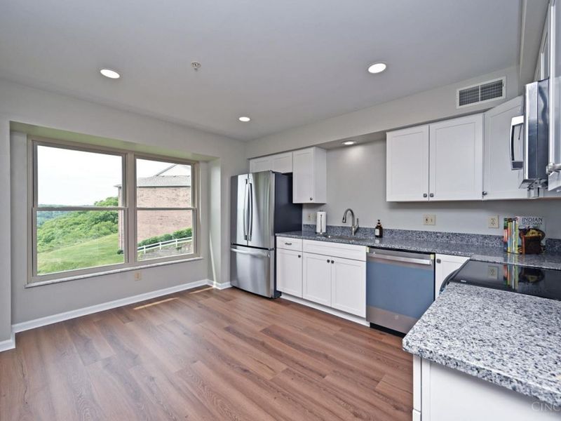 142 Palisades Point, Unit 4, Cincinnati, OH 45238 Photo 11