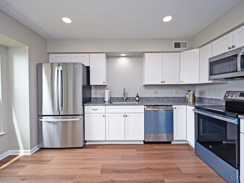 142 Palisades Point, Unit 4, Cincinnati, OH 45238 Photo 13