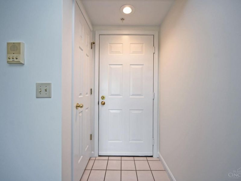 142 Palisades Point, Unit 4, Cincinnati, OH 45238 Photo 4
