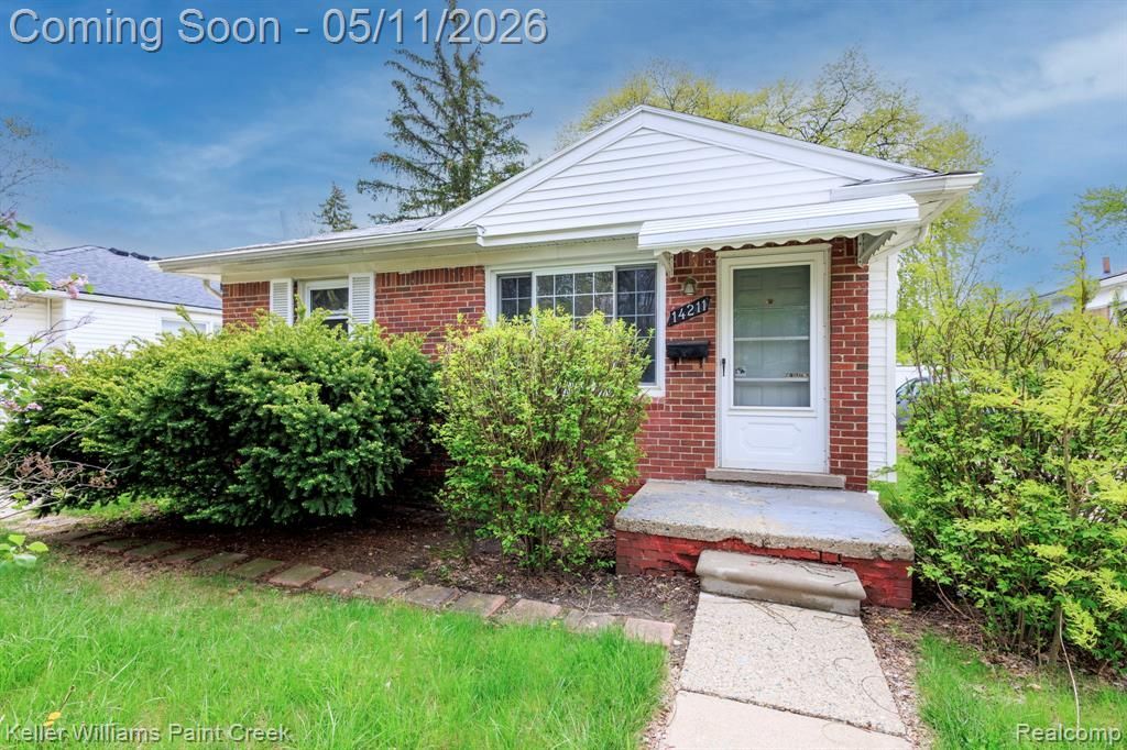14211 Manhattan Street, Oak Park, MI 48237 Main Photo