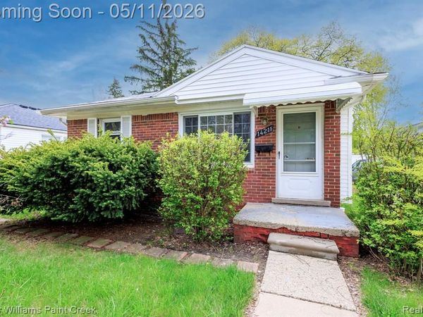 14211 Manhattan Street, Oak Park, MI 48237