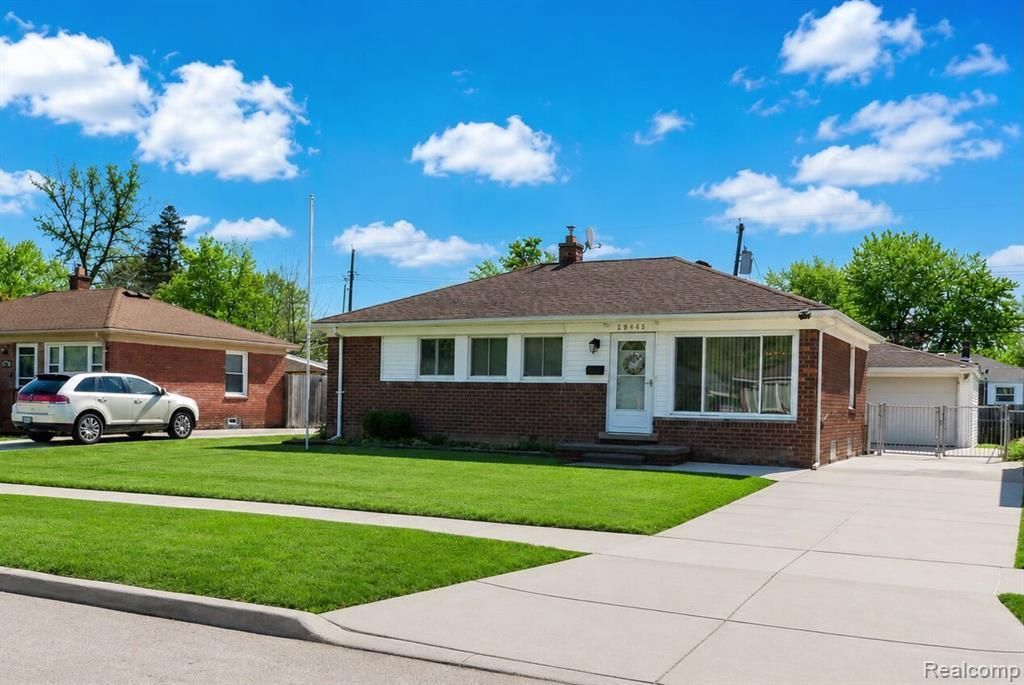 29445 Red Cedar Drive, Flat Rock, MI 48134 Main Photo