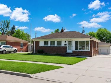 29445 Red Cedar Drive, Flat Rock, MI 48134