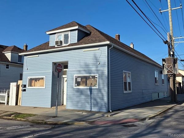 12000 Charest Street , Hamtramck, MI 48212