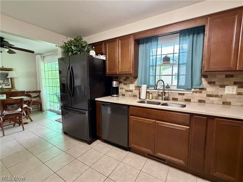 875 Princeton Avenue, Amherst, OH 44001 Photo 10