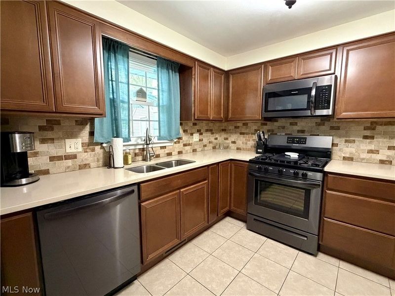 875 Princeton Avenue, Amherst, OH 44001 Photo 12