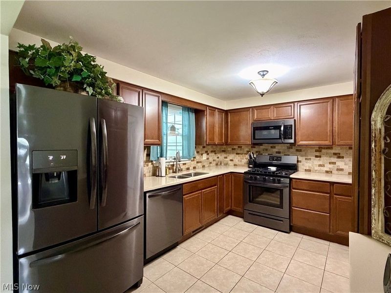 875 Princeton Avenue, Amherst, OH 44001 Photo 9