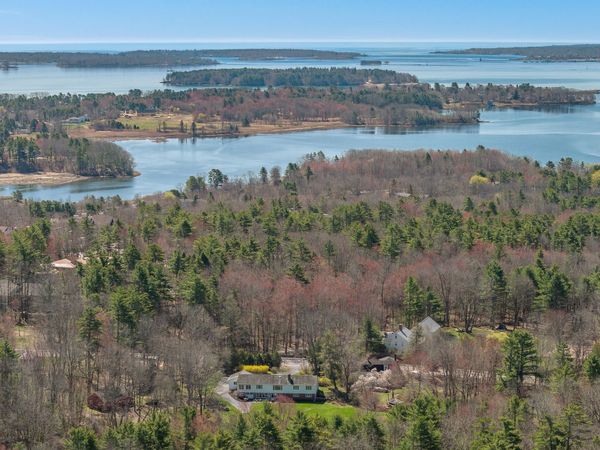 69 Falmouth Road, Falmouth, ME 04105